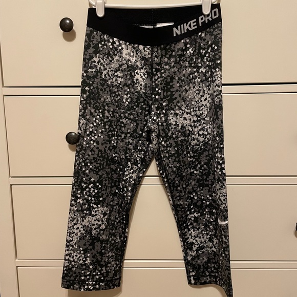 Nike Pro - Capri Leggings - Medium - Picture 1 of 6